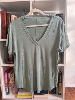 American Eagle Outfitters Light Sage V-Neck Short Sleeve Tee